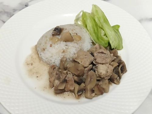 Jak uvařit vepřové na žampionech s ústřicovou omáčkou? Snadné recept, připravený za 30 - 45 minut